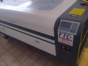 MÁQUINA DE CORTE E GRAVAÇÃO A LASER CO2 1400X1000 MESA MÓVEL- 100W
